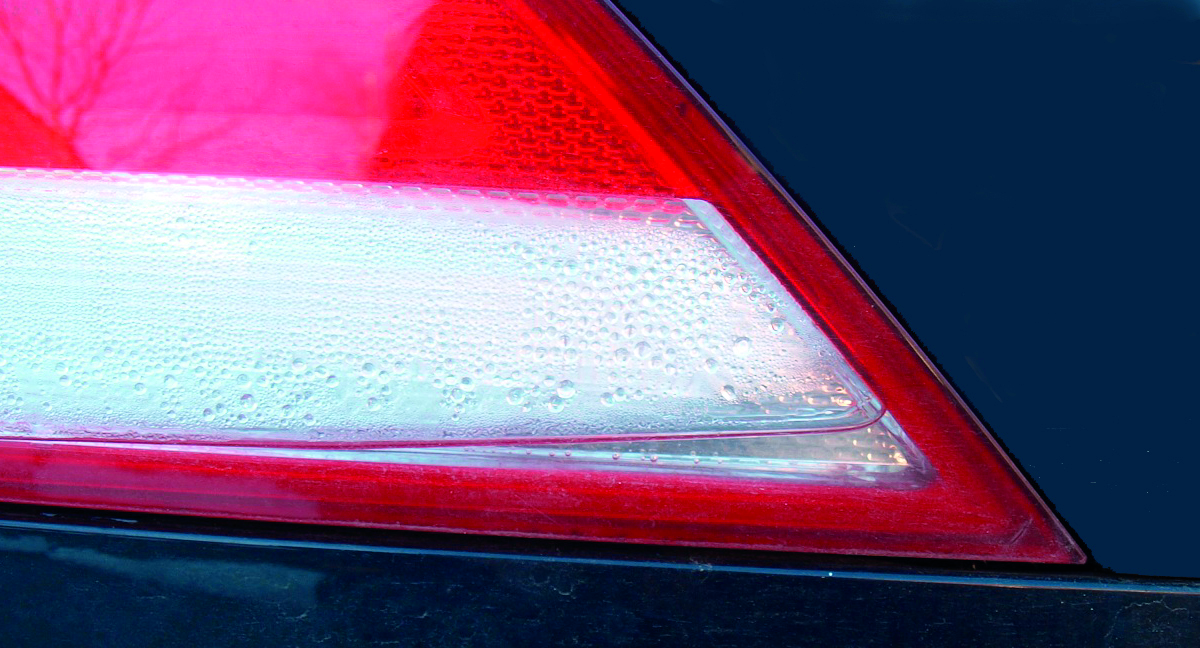 Humidité dans le projecteur : accumulation d'eau dans un feu