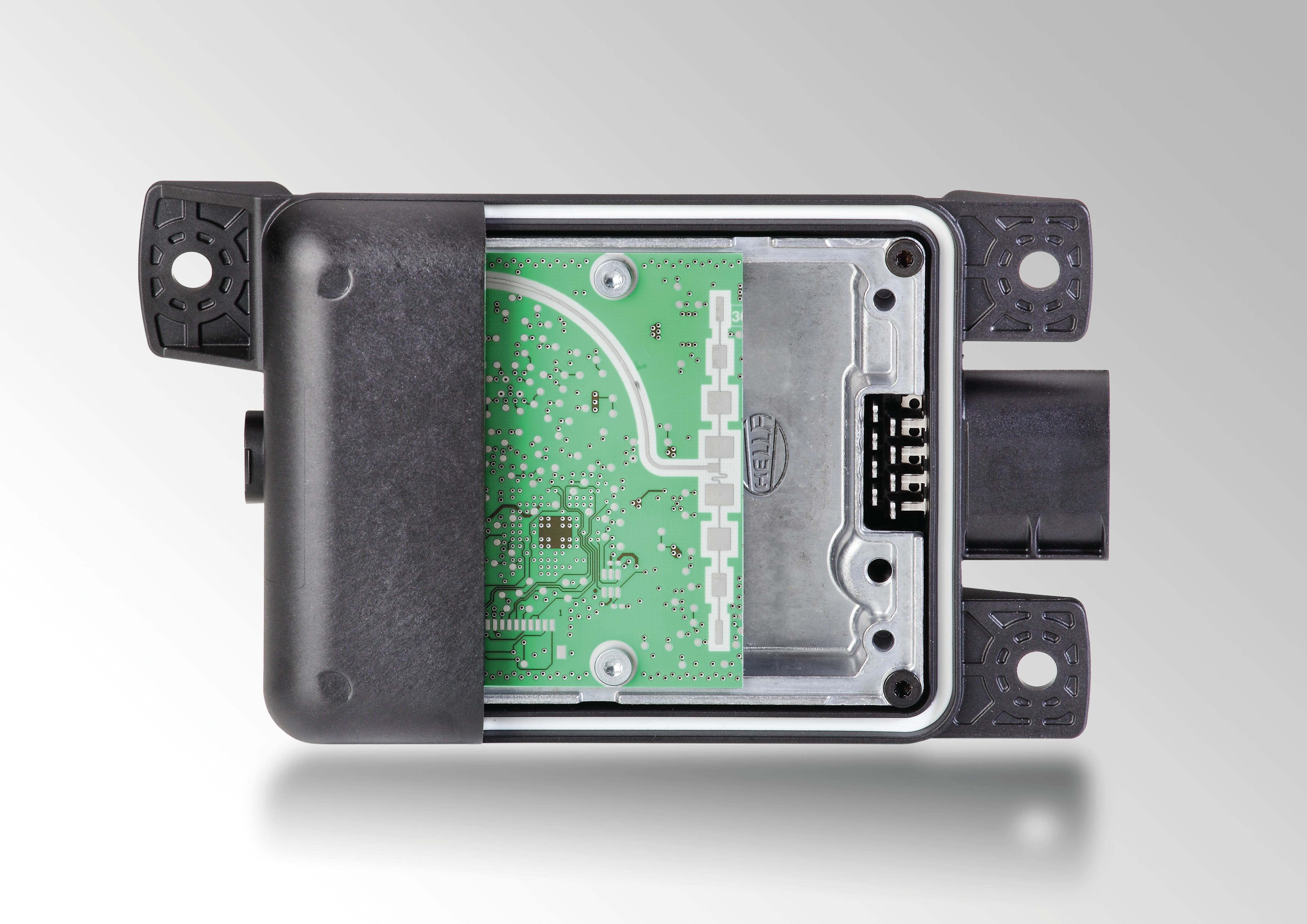 Approfondisci le tecnologie radar e la calibrazione ADAS con HELLA