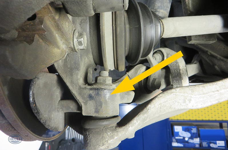 Kontrola hamulców - środki mające na celu określenie źródeł błędu - przegub kulowy Rys. 1