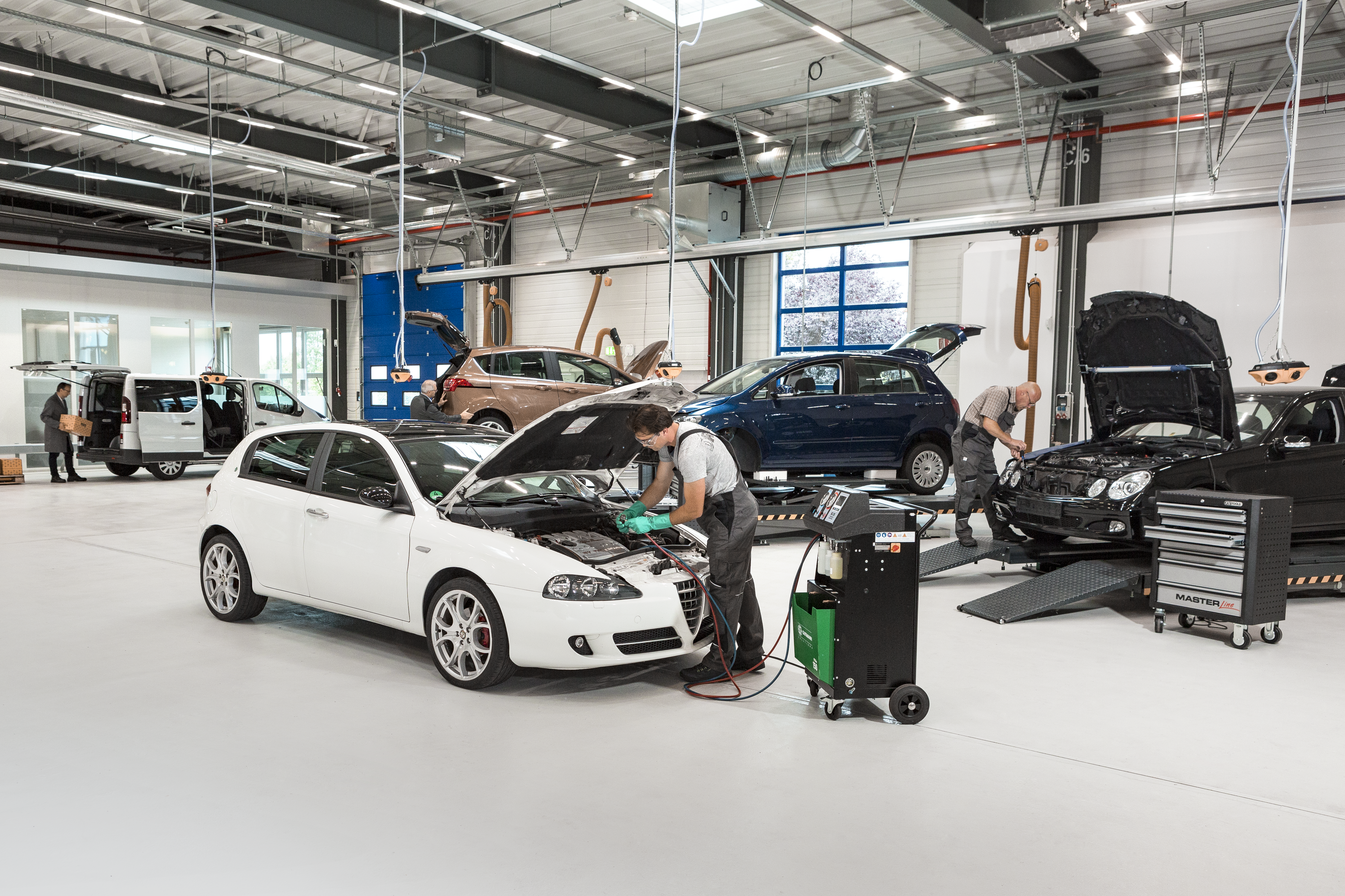 Car air-conditioning leak detection