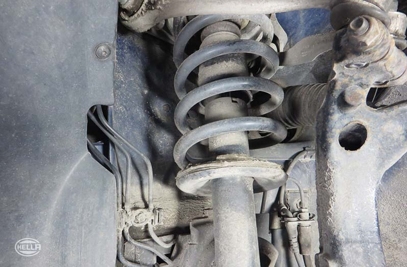 Kontrola hamulców - środki mające na celu określenie źródeł błędów - kolumna zawieszenia