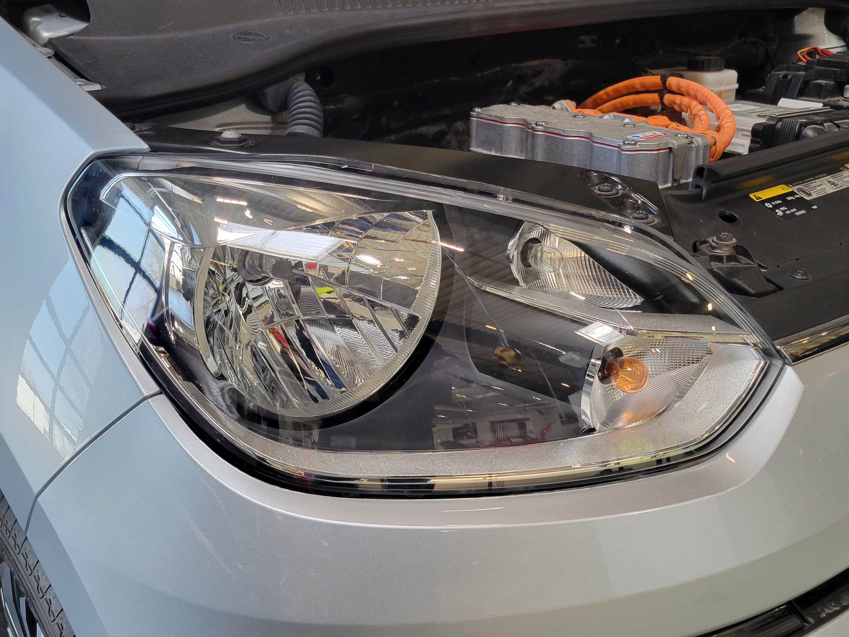 Halogen lamp with reflector 