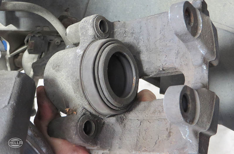 Kontrola hamulców - Sposoby określania źródeł błędów - Zacisk hamulca Rys. 1