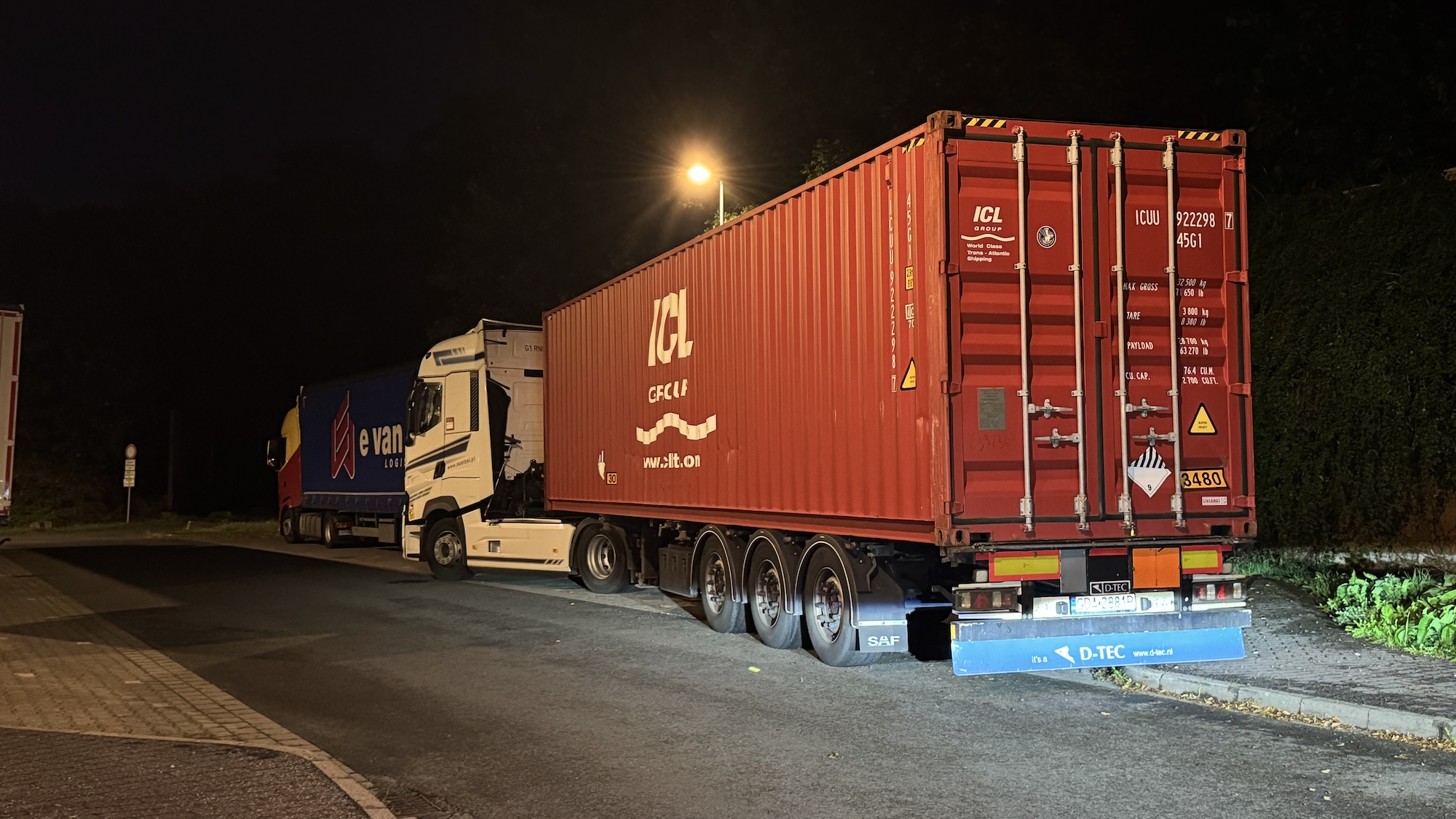 Mit 40 Tonnen durch die Nacht: Wo Lkw-Fahren wirklich anspruchsvoll wird