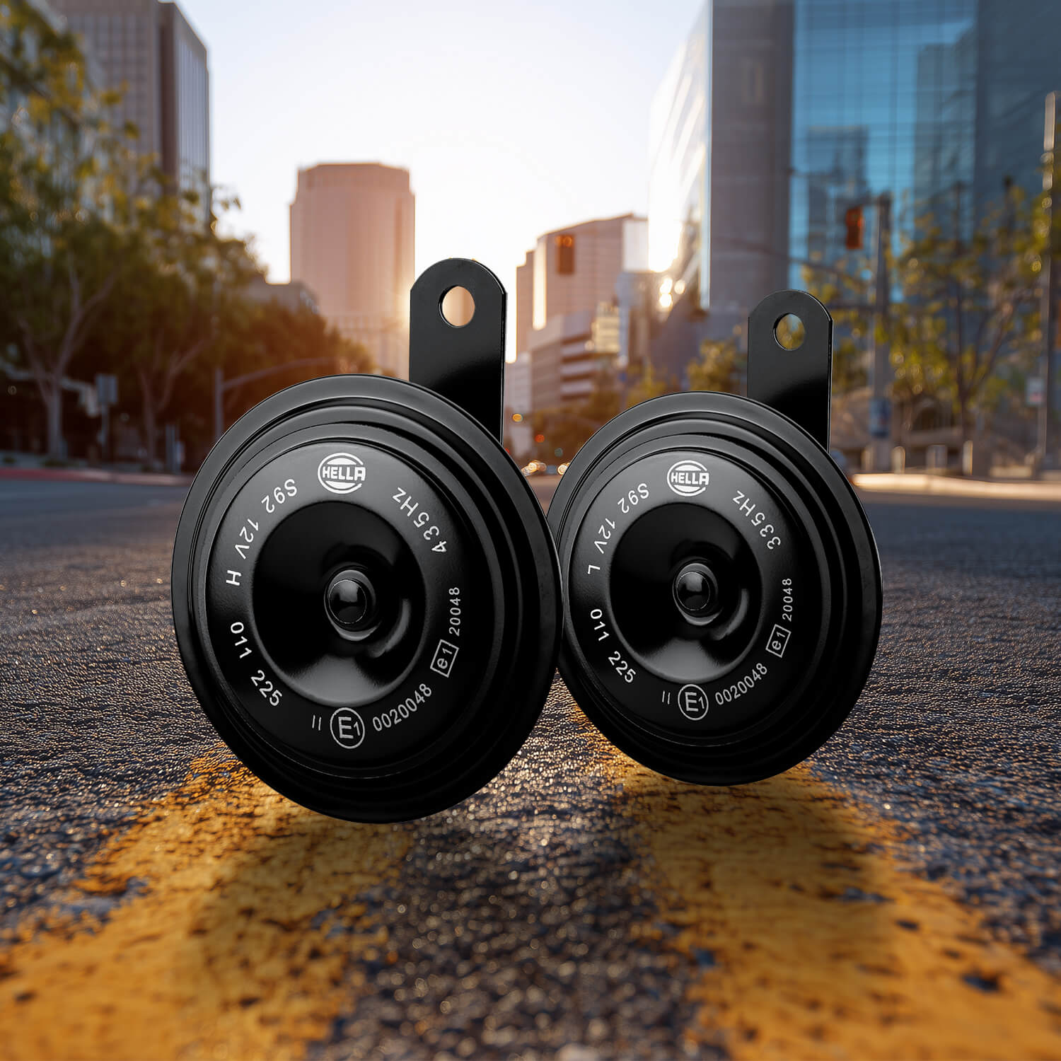 Powerful disc horn with bundled sound radiation and optimum oscillator for clear warning signals – Original equipment quality