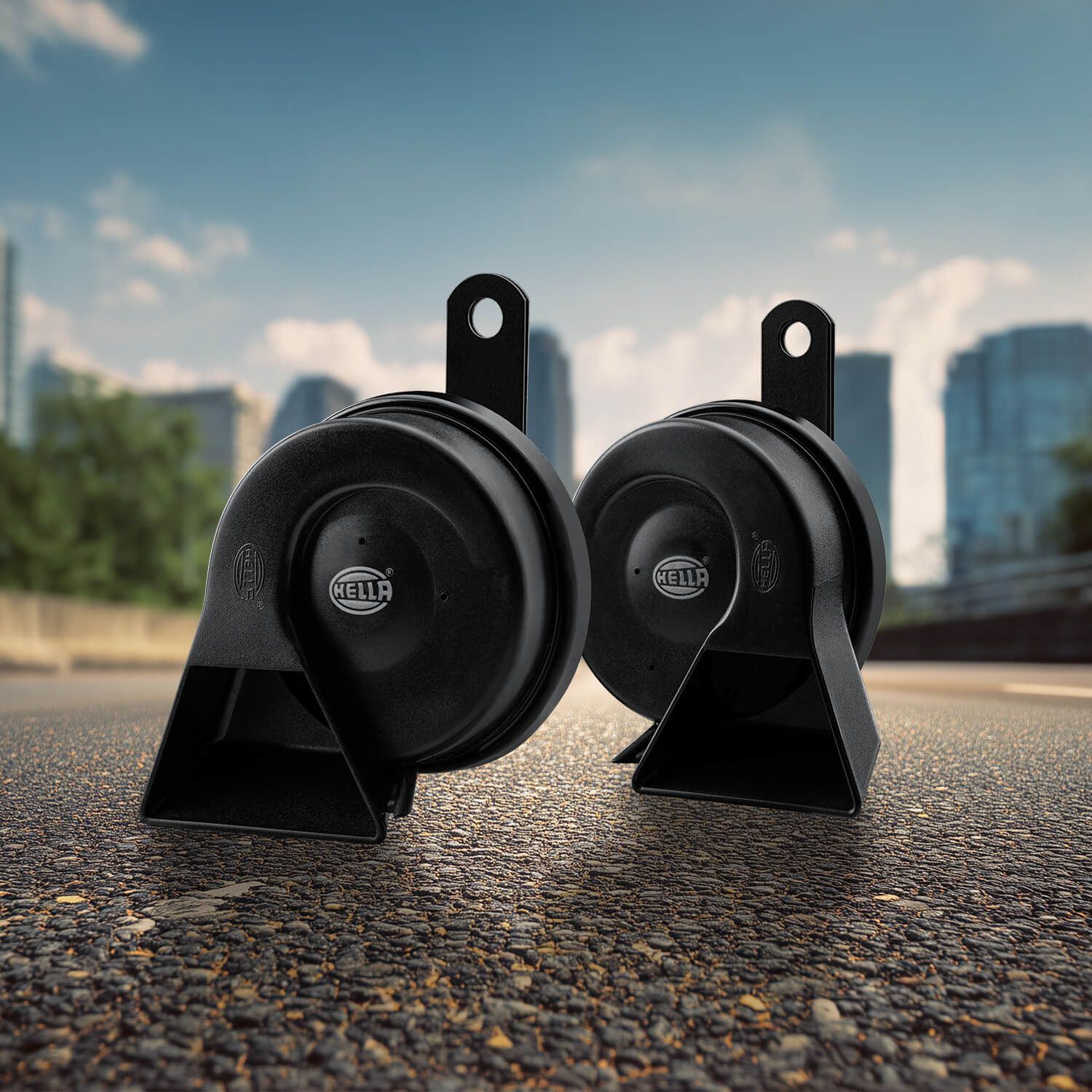 Space-saving, two-tone trumpet horn for loud, clear signals and optimum safety in traffic