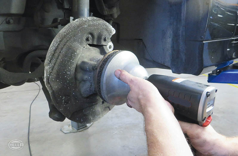 Clean the contact face of the wheel hub