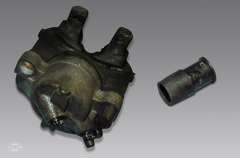 Kontrola hamulców - Środki służące określeniu źródeł błędów - Zacisk hamulca Rys. 2